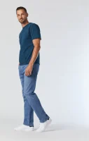 Jeans Zach Supermove légèrement brossé en profondeur