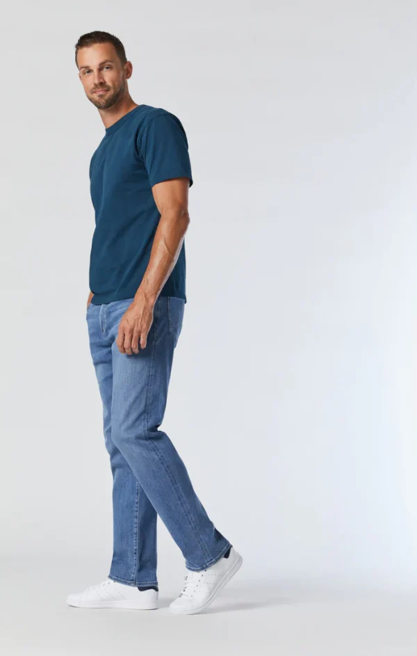 Jeans Zach Supermove légèrement brossé en profondeur