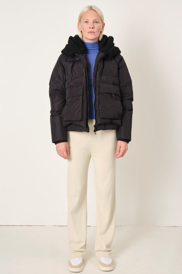 Manteau Embassy of bricks and logs Chicago 24331604