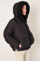 Manteau Embassy of bricks and logs Chicago 24331604