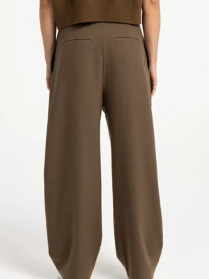 woven-barrel-leg-trousers-with-pleat-detail_1b2b3981-706f-4021-80b0-8c564eed2c2c.webp
